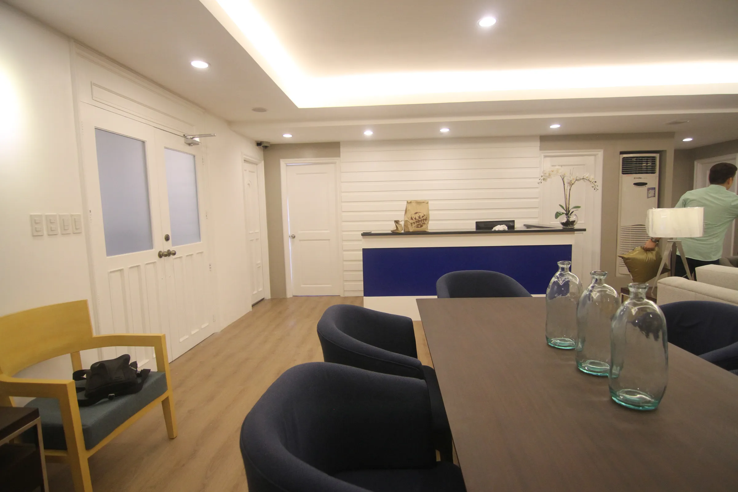 The reception desk and lobby at Bryan Condominium Suites.
